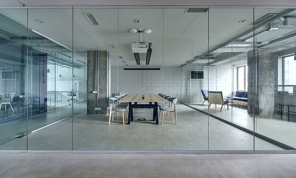 oficinas-modernas-con-tabique-de-vidrio tabiquerÃa de vÃdrio